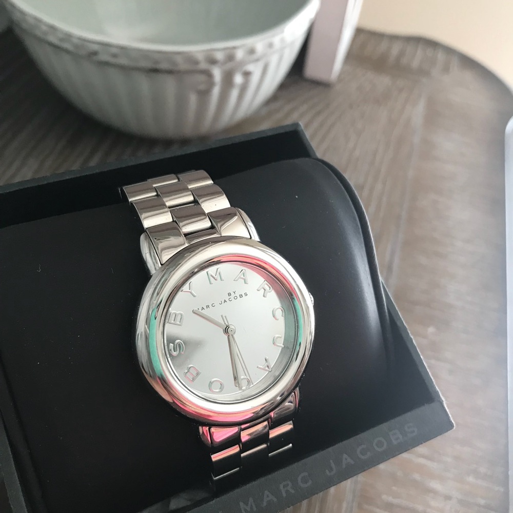 Marc Jacobs Silver Women’s watch needs battery